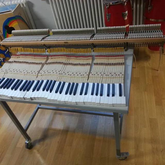 Klavierhaus Kamran - Klavier in Werkstatt