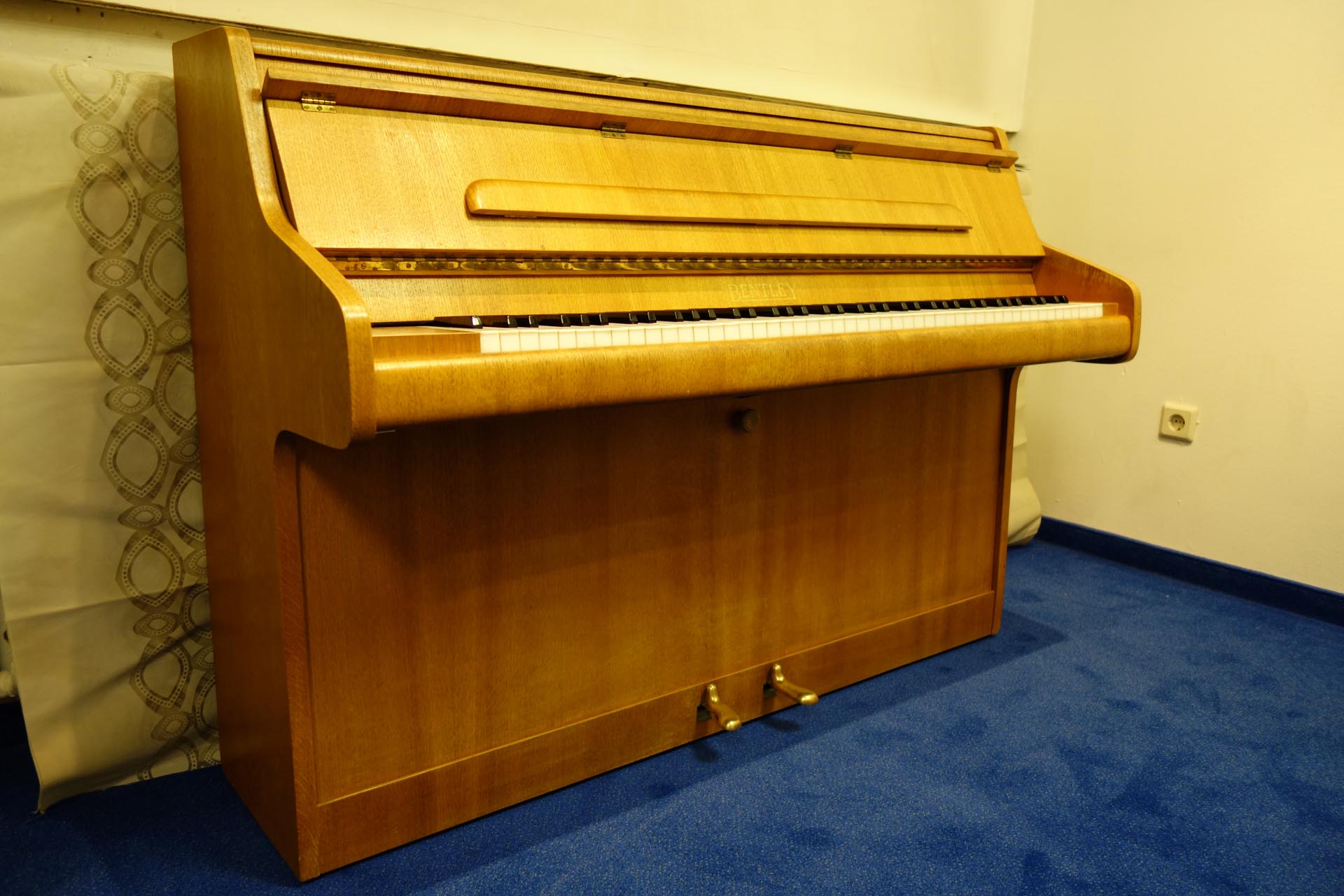 Klavierhaus Kamran - Bentley